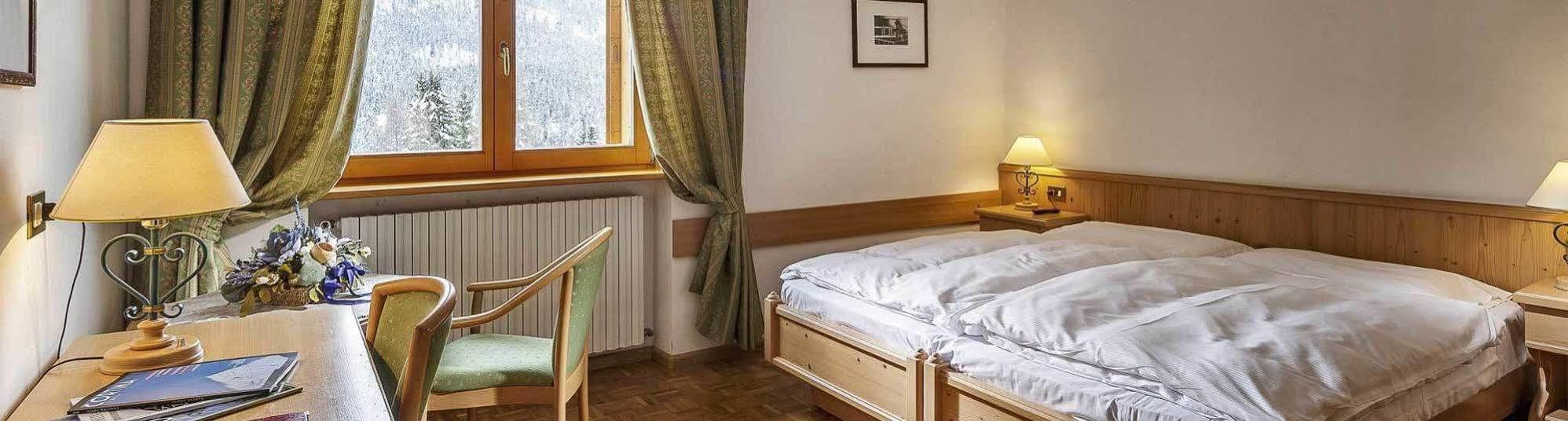 Hotel Piccolo Pocol Cortina d'Ampezzo Bagian luar foto